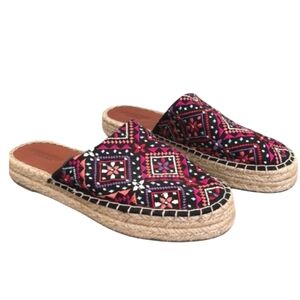 𝅺NEW! AMERICAN EAGLE Embroidered Espadrille Mules 6.